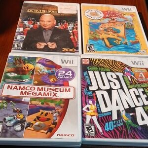 Nintendo Wii Game Collection - Black, Yellow, Blue, Red